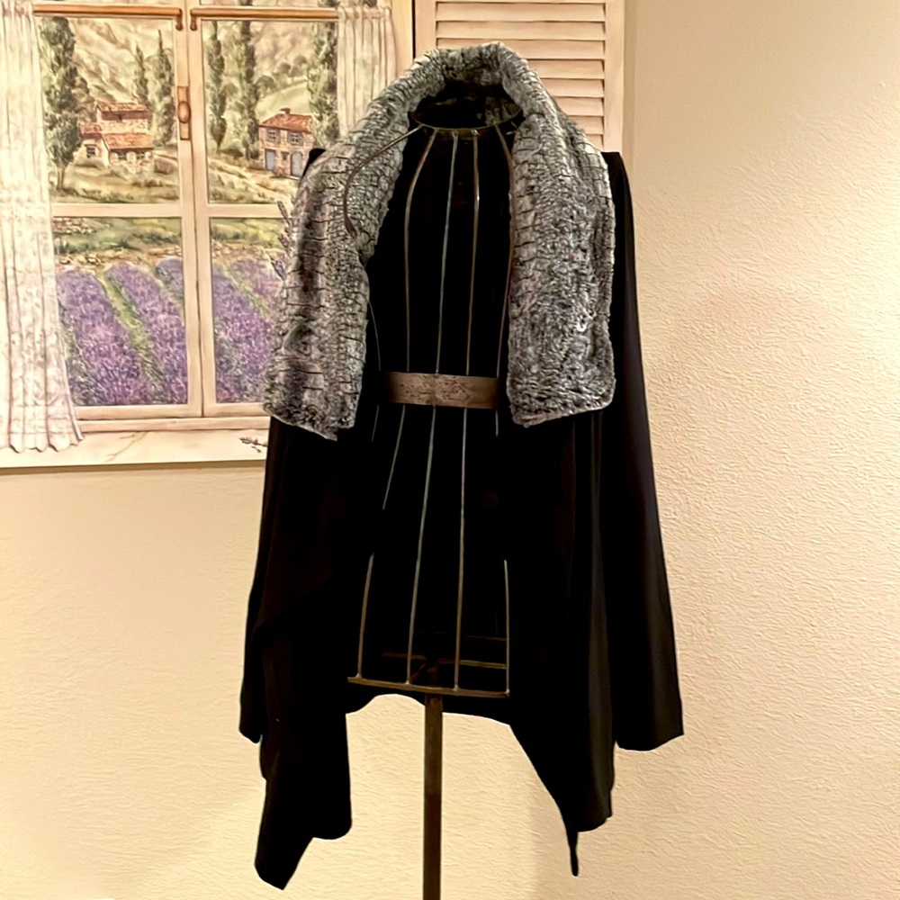 Very Nice Karen Kane Cardigan With Faux Fur Collar - Picture 1 of 7